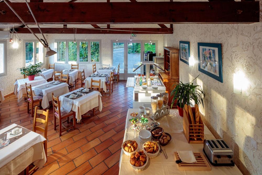 Logis Hotel Noemys Morgon Вилье-Моргон Экстерьер фото